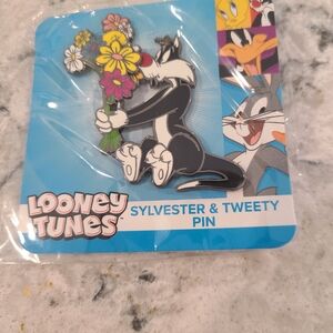 NWT Looney Tunes Sylvester & Tweety Pin